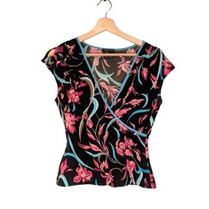 BCBGMaxAzria Y2K Style Top Medium V neck Black Floral Stretch Tight Fit